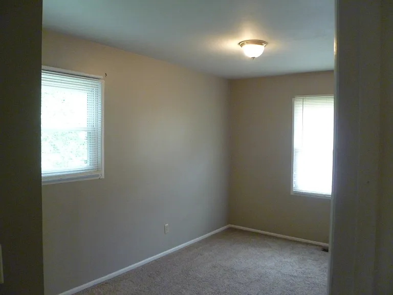 908 E Hereford Ave — Photo 9