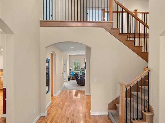 3rd image of 1404 E Hangman Ln