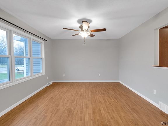 5th image of 940 Reserve Rd