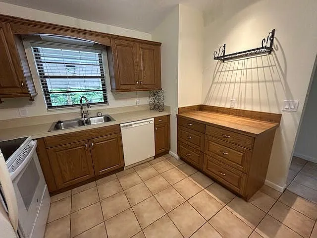 2 bed, 2.0 bath, 1209 sqft, $2,000 — Photo 2