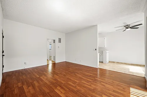 1252 Granville Ave #6 Photo 1