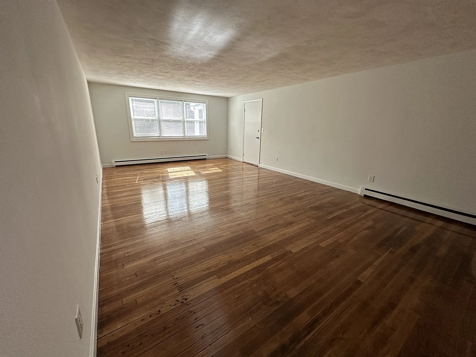 2 bed, 1000 sqft, $2,100 — Photo 4