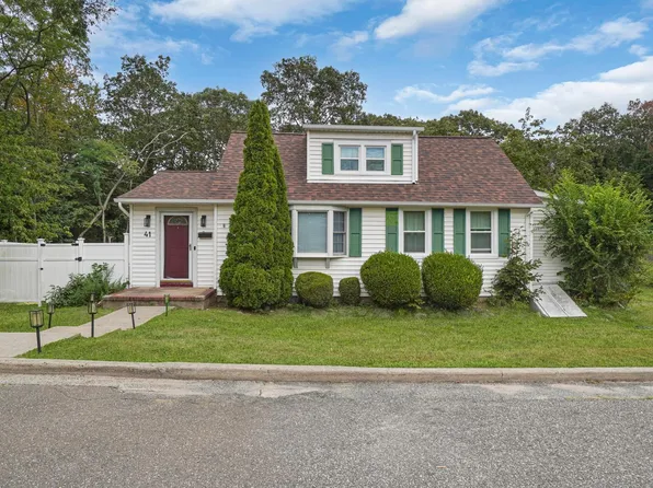 41 Lawrence Street, Farmingdale, NY 11735