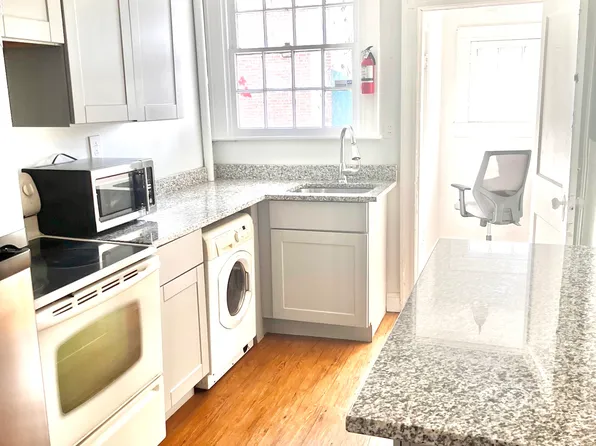 201 E 33rd St APT 1, Baltimore, MD 21218