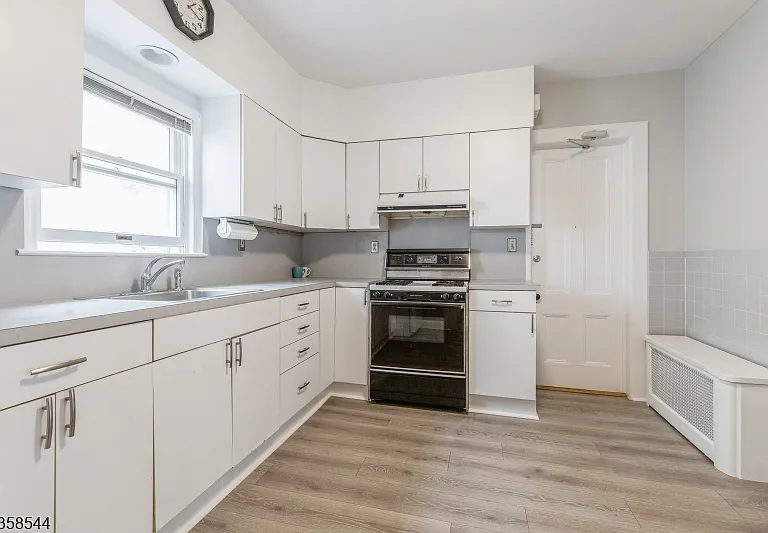 35 Montrose Ave — Photo 12