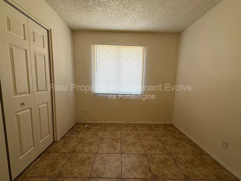 13829 N 48th Ave — Photo 19