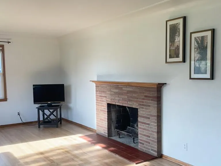 1015 W Columbia Ave — Photo 3