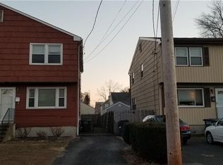 104 Yacht St, Bridgeport, CT 06605