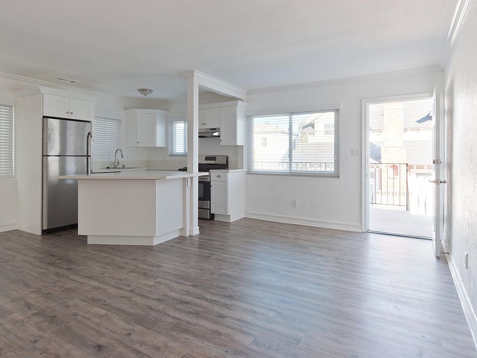 1st image of 752 E Ave