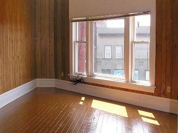 2nd image of 1304 Bay St #4