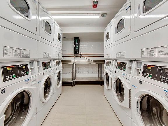 4th image of 2625 28th St APT 3C