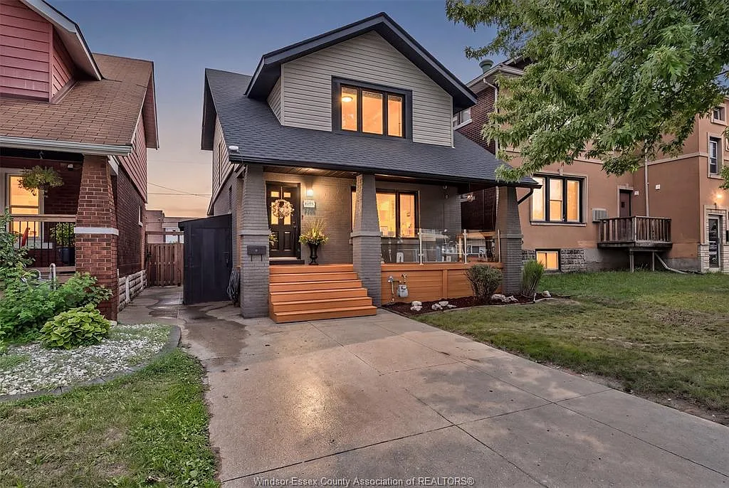 3 bed, $2,700 — Photo 1