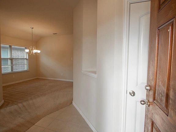 2nd image of 817 Kinghaven Dr