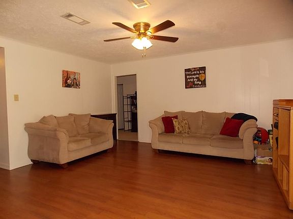 4th image of 385 Norvell St