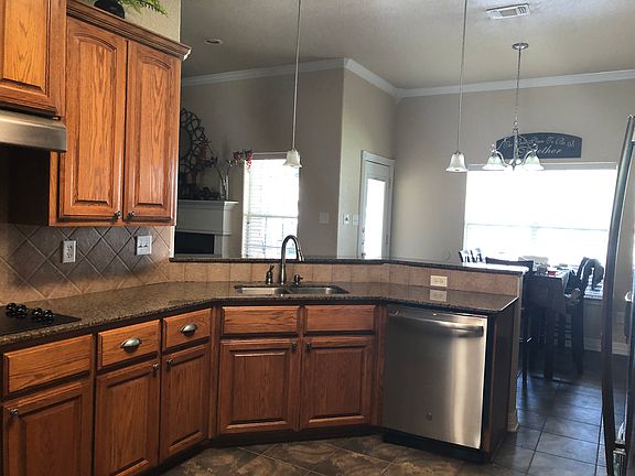 5th image of 304 Wrought Iron Dr