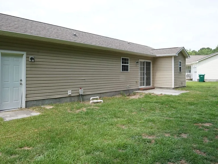 116 Howell Dr — Photo 4