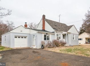 6126 Hulmeville Rd, Bensalem, PA 19020