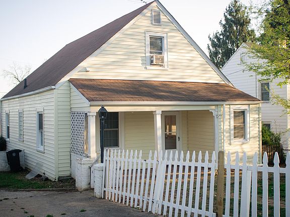 3rd image of 410 Lakewood St