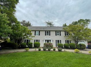 11920 Gainsborough Rd, Rockville, MD 20854