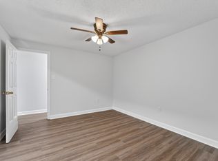 212 W 49th St #A, Savannah, GA 31405