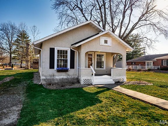 3rd image of 811 Adams St