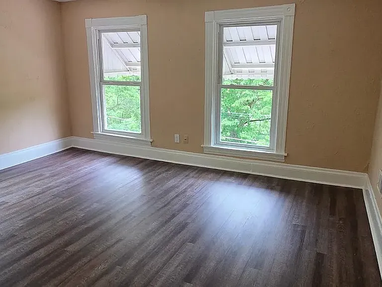 2824 Sterrett Ave — Photo 10