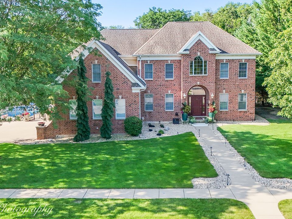 1st image of 14 Baker Park Ave