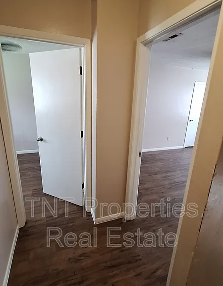 1906 Barak Ln #10 — Photo 7