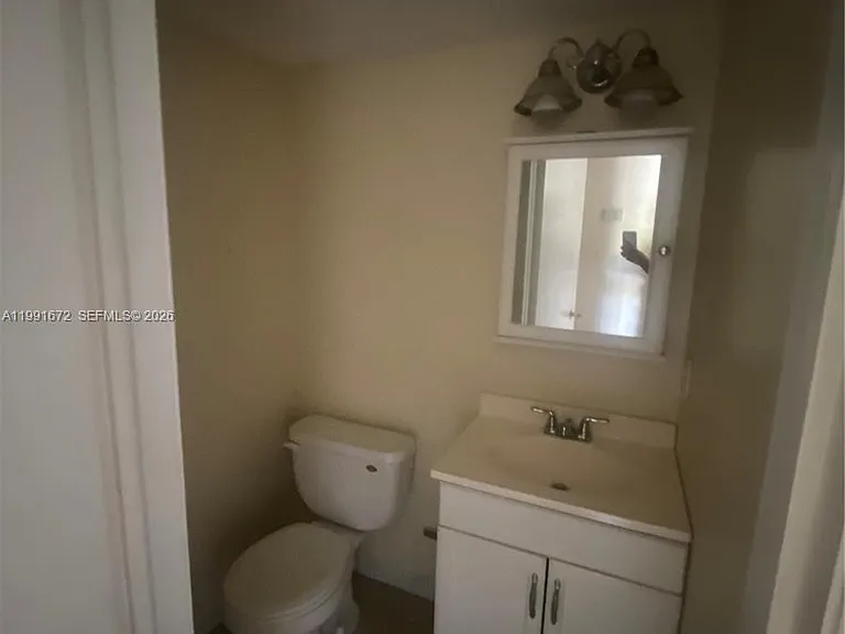 13500 NE 3rd Ct #205 — Photo 4