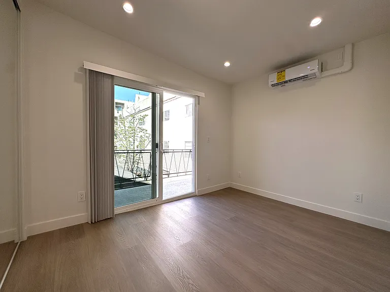 1734 Barry Ave #8 — Photo 7