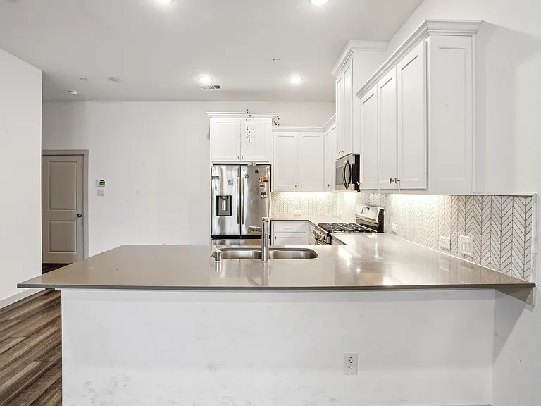 6441 Iron Horse Blvd — Photo 9