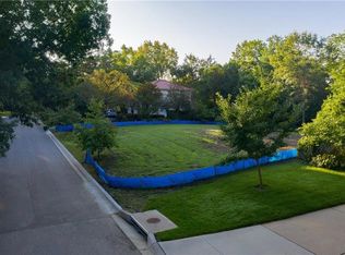 2117 Drury Ln, Mission Hills, KS 66208