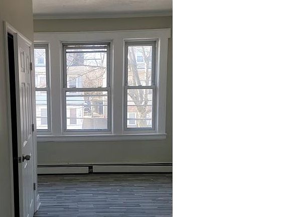 5th image of 118 Brookdale Ave APT 2R