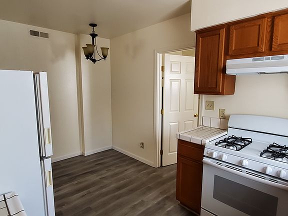 3rd image of 571 El Camino Ave