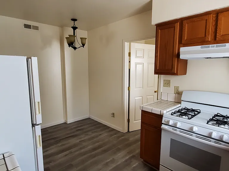 571 El Camino Ave — Photo 3