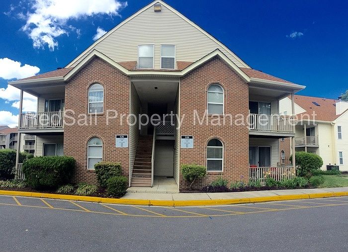 1st image of 528 Pineland Cir APT 203