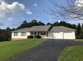 565 Country Dr, Ringgold, VA 24586