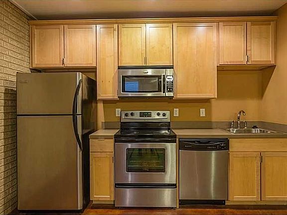3rd image of 2509 N Delaware St APT C
