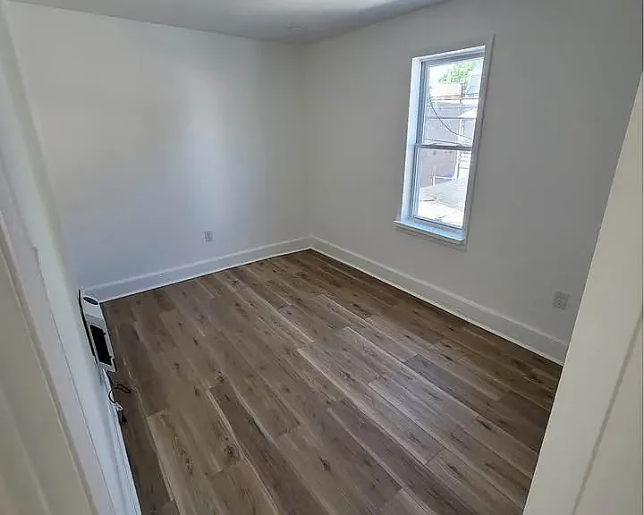 312 Bell Aly — Photo 4