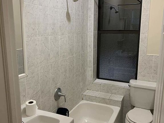2nd image of 3426 Steinway St APT 17