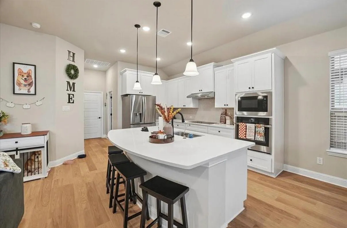 3 bed, 1913 sqft, $3,000 — Photo 4