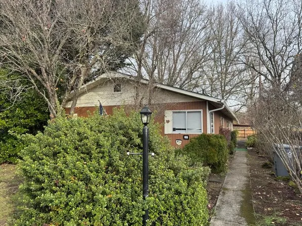 225 SW Westholm Ave, Grants Pass, OR 97526