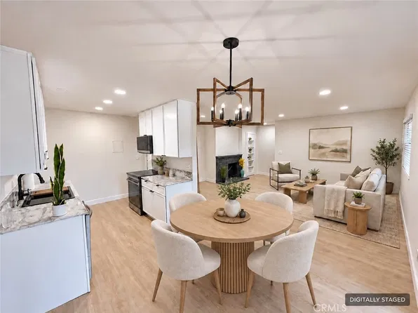 17574 Vandenberg Ln APT 11, Tustin, CA 92780
