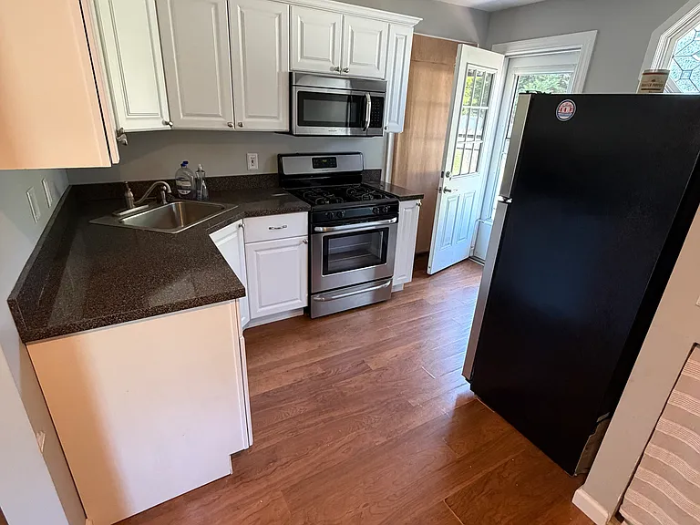 154 Adams St E #1 — Photo 1