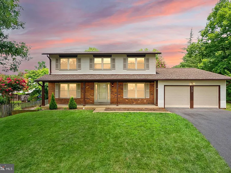 8902 Huxley Ct — Photo 1