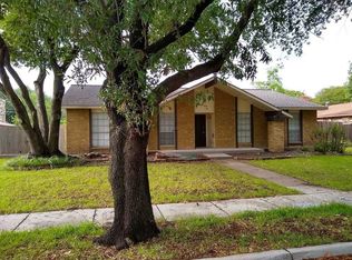 842 Pinehill Ln, Grand Prairie, TX 75052