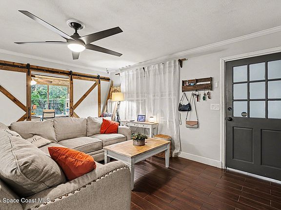4th image of 1621 Poe St