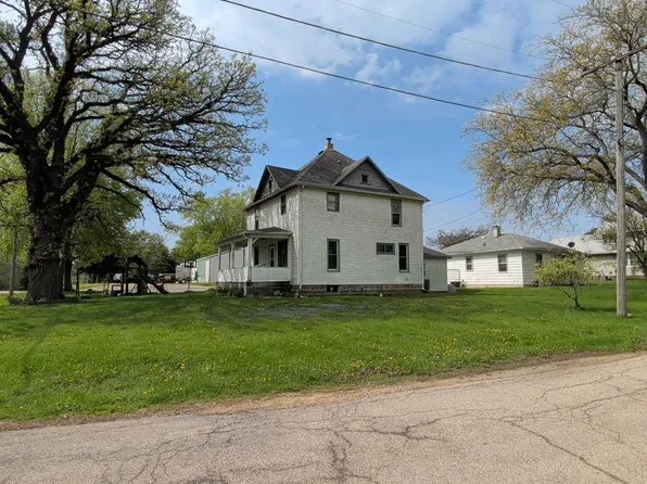 690 N Henderson Rd, Freeport, IL 61032