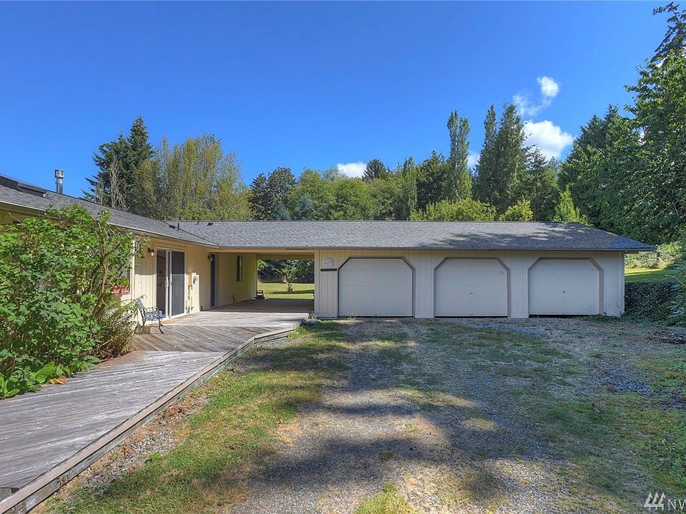 3-Car garage with attached breeze-way