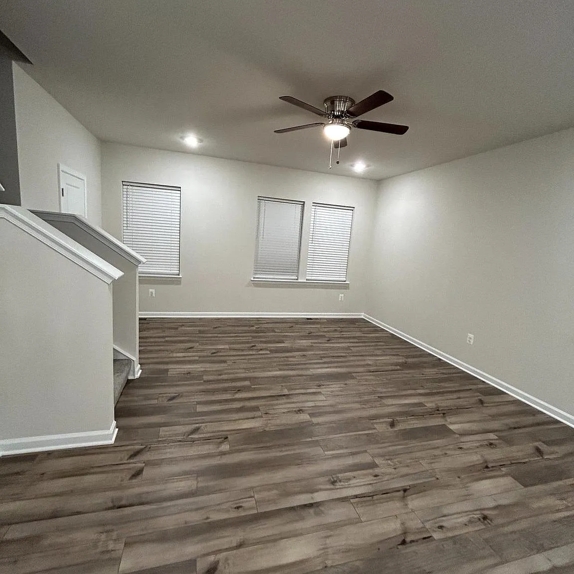 3 bed, 4.0 bath, 1726 sqft, $2,099 — Photo 4